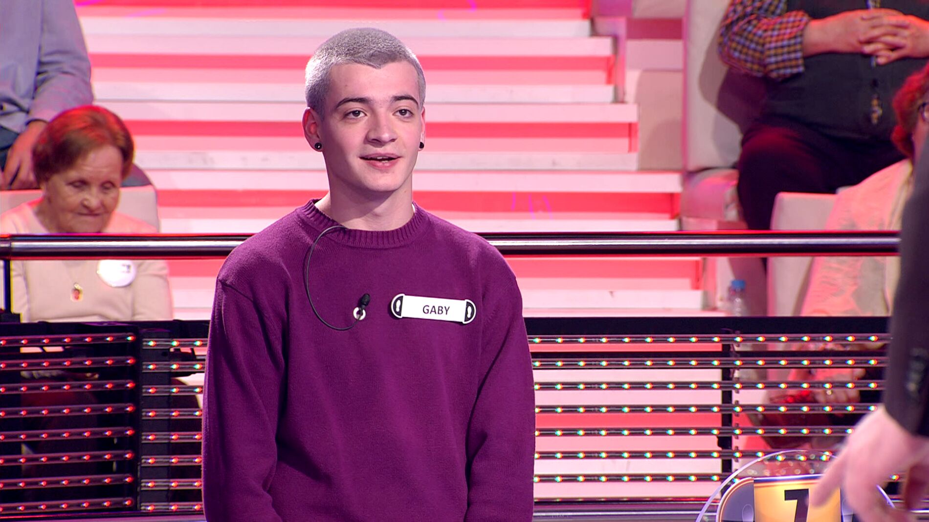 La reacción de Arturo Valls ante el inesperado chiste de un concursante tímido en '¡Ahora caigo!'