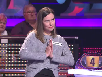 Andrea practica en '¡Ahora caigo!' su talento oculto que sólo hace en la ducha Andrea practica en '¡Ahora caigo!' su talento oculto que sólo hace en la ducha