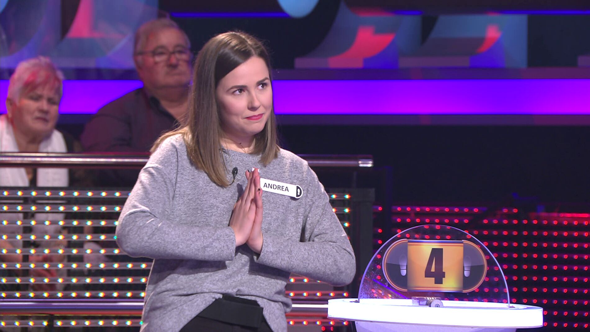  Andrea practica en '¡Ahora caigo!' su talento oculto que sólo hace en la ducha