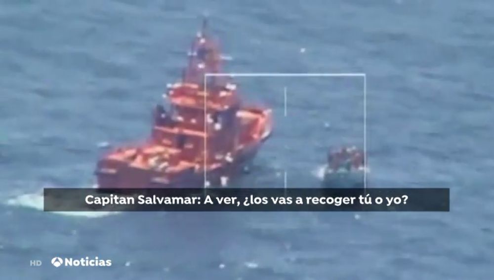 La conversación que muestra la tensión y descoordinación durante el rescate de un cayuco en aguas de Canarias 