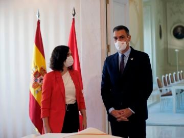 Pedro Sánchez e Isabel Díaz Ayuso se reúnen en la Puerta del Sol de Madrid