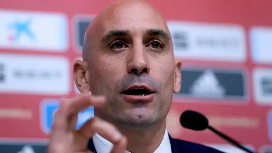 La Federación Española de Fútbol considera "ilegal" el acuerdo entre La Liga y el Fondo CVC La Federación Española de Fútbol considera "ilegal" el acuerdo entre La Liga y el Fondo CVC