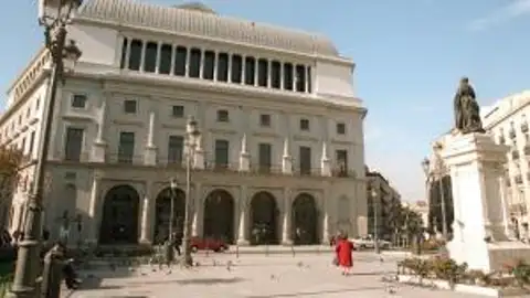 La dirección del Teatro Real se defiende de las protestas Suspensión en el Real