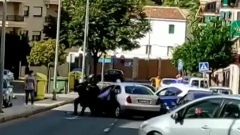Embiste a un coche de la Policía Nacional tras una persecución a toda velocidad por Antequera Embiste a un coche de la Policía Nacional tras una persecución a toda velocidad por Antequera