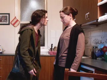 Sirin, acorralada: Bahar llega a casa de Hatice buscando venganza Sirin, acorralada: Bahar llega a casa de Hatice buscando venganza