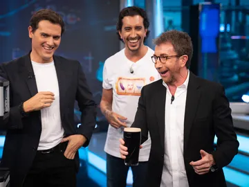 Albert Rivera y Pablo Motos se convierten en auténtica espuma de cerveza en 'El Hormiguero 3.0' Albert Rivera y Pablo Motos se convierten en auténtica espuma de cerveza en 'El Hormiguero 3.0'