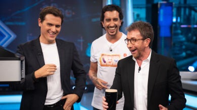 Albert Rivera y Pablo Motos se convierten en auténtica espuma de cerveza en 'El Hormiguero 3.0'