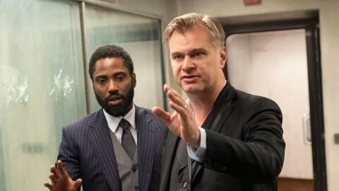 John David Washington y Christopher Nolan en el rodaje de 'Tenet'