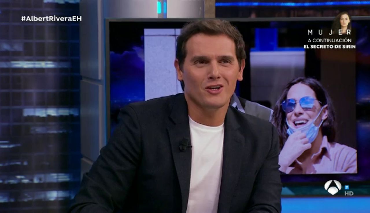 Albert Rivera defiende su relación con Malú a pesar del acoso sufrido por la prensa: "Uno no elige de quien se enamora" Albert Rivera defiende su relación con Malú a pesar del acoso sufrido por la prensa: "Uno no elige de quien se enamora"