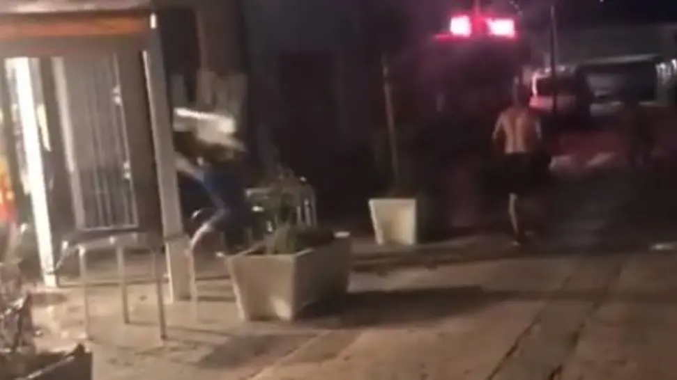 Batalla campal entre okupas y vecinos en Casabermeja, Málaga Okupas