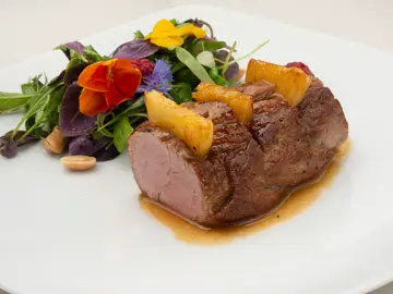 La receta de solomillo de cerdo con piña, de Joseba Arguiñano La receta de solomillo de cerdo con piña, de Joseba Arguiñano