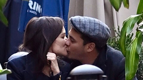 Katie Holmes besando a su nuevo novio