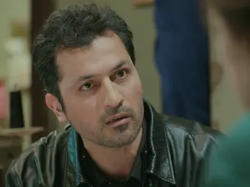 Arif declara su amor a Bahar en un inesperado y romántico ataque de sinceridad Arif declara su amor a Bahar en un inesperado y romántico ataque de sinceridad