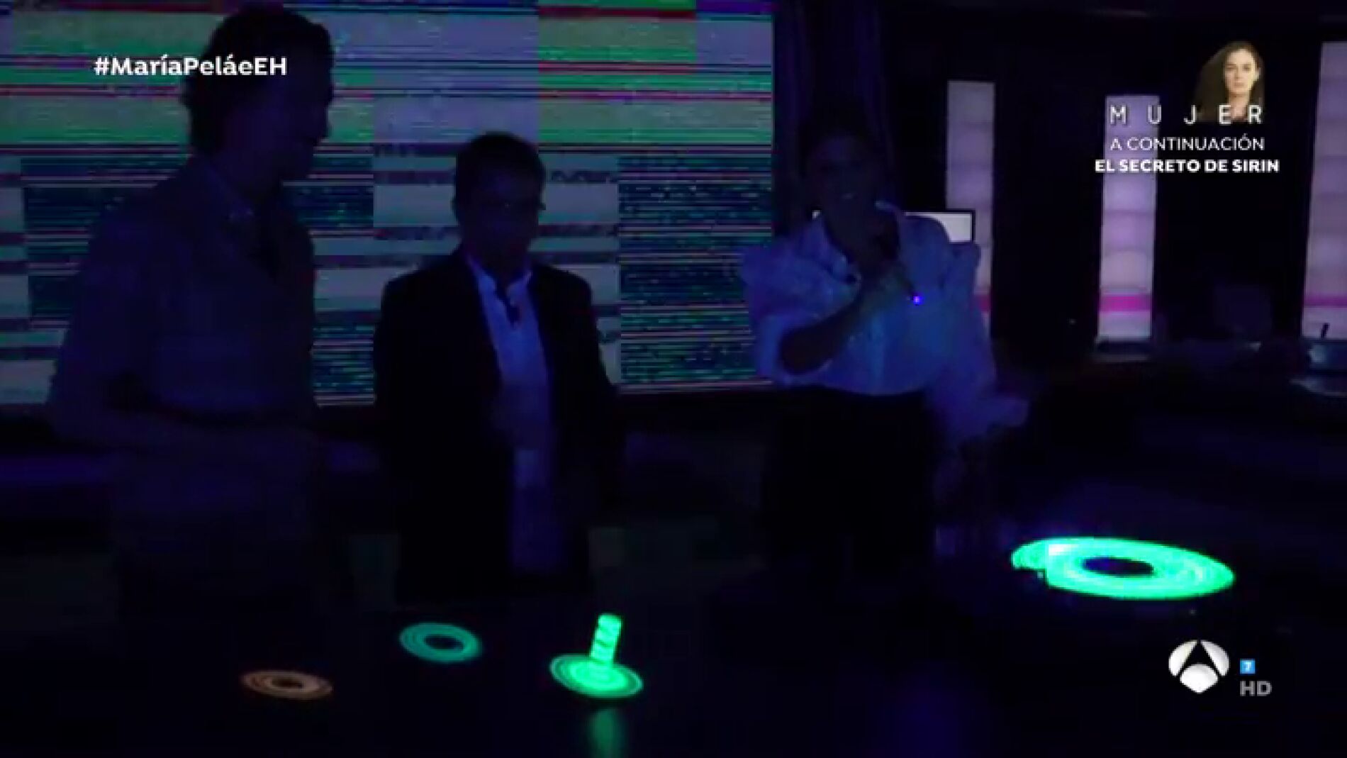 Estelas de luz en la oscuridad, el original y art&iacute;stico experimento de Marron en 'El Hormiguero 3.0'