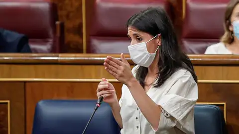 La ministra de Igualdad, Irene Montero, durante su intervención en la sesión de control al Gobierno. La ministra de Igualdad, Irene Montero, durante su intervención en la sesión de control al Gobierno.