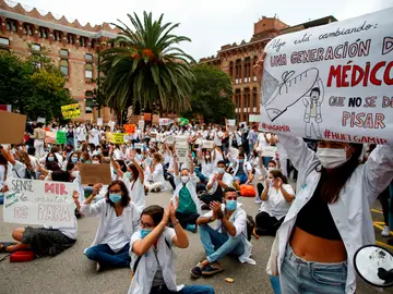 Cientos de MIR protestan en Cataluña Cientos de MIR protestan en Cataluña