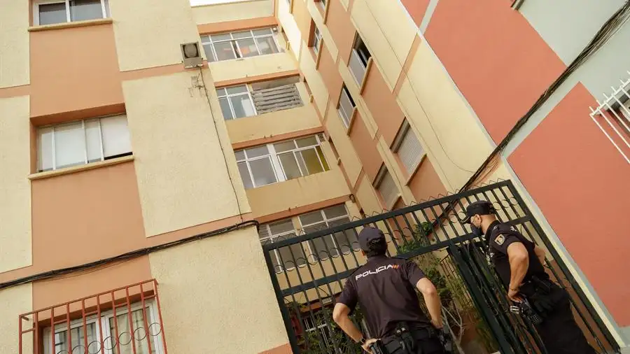 La policía investiga como violencia machista la explosión en una vivienda de La Laguna en Tenerife con dos heridos graves La policía investiga como violencia machista la explosión en una vivienda de La Laguna en Tenerife con dos heridos graves