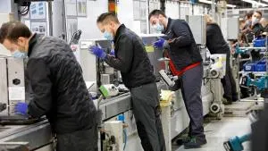 La economía española entra en recesión aunque modera su caída PIB