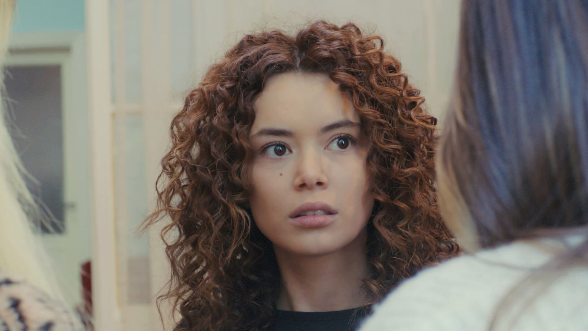 Sirin recibe la inesperada visita de Ceyda y Yeliz para hacer justicia por toda su maldad