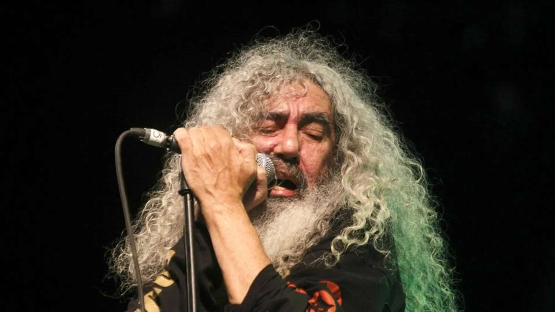 Yosi, cantante de Los Suaves, condenado por un delito de acoso a su expareja Yosi, cantante de Los Suaves, condenado por un delito de acoso a su expareja