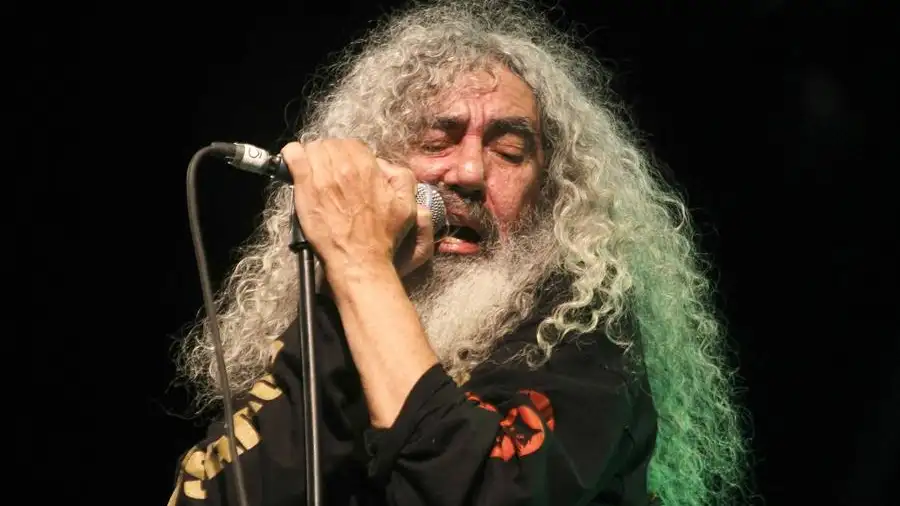 Yosi, cantante de Los Suaves, condenado por un delito de acoso a su expareja Yosi, cantante de Los Suaves, condenado por un delito de acoso a su expareja