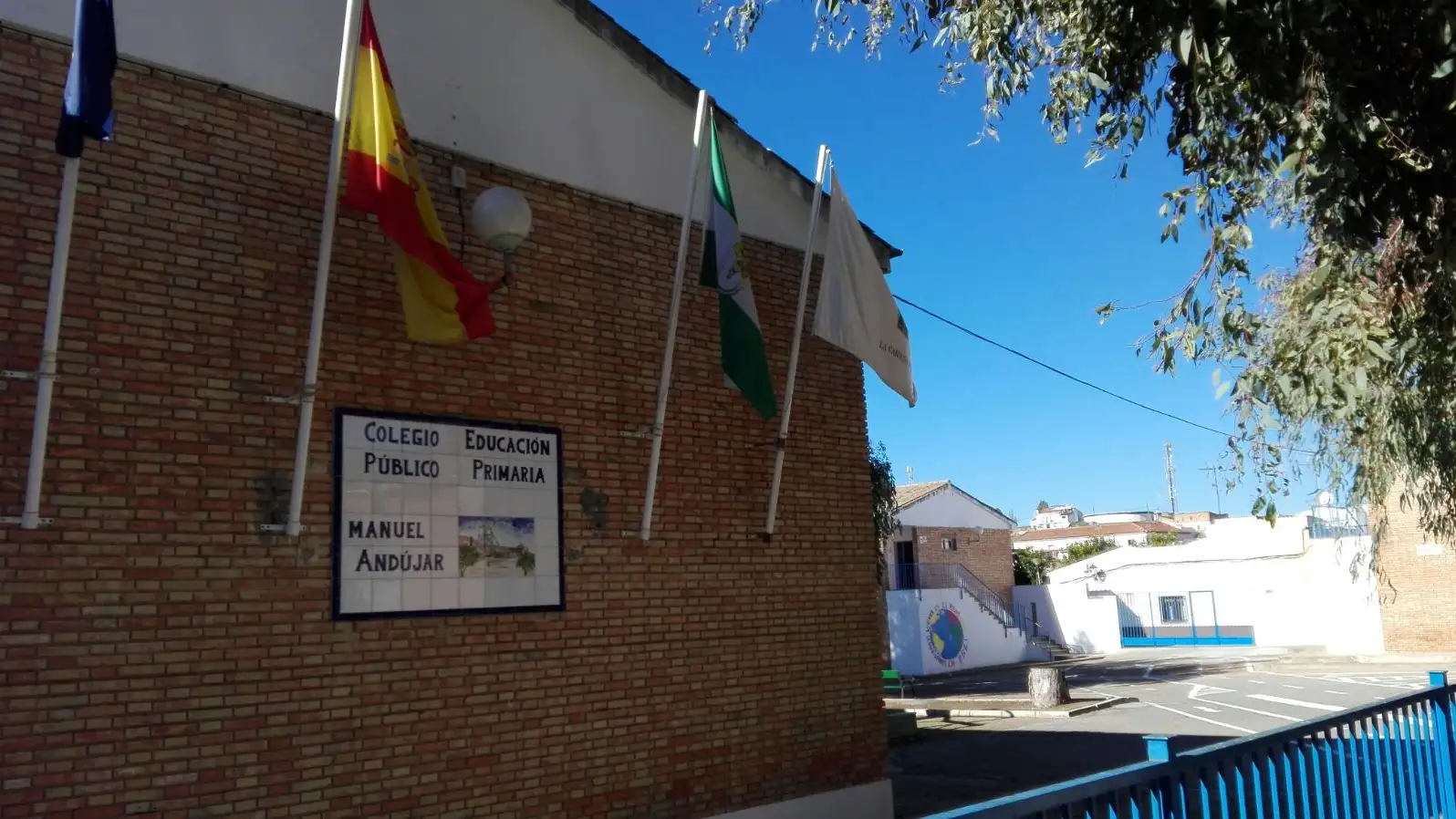 Un padre amenaza a una profesora en el Colegio Manuel Andújar, La Carolina (Jaén) Un padre amenaza a una profesora en el Colegio Manuel Andújar, La Carolina (Jaén), tras un caso de coronavirus