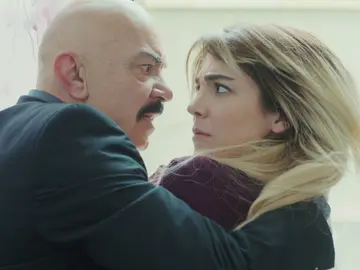 Del amor al odio: la traición de Ceyda a Hikmet que pone en riesgo su propia vida Del amor al odio: la traición de Ceyda a Hikmet que pone en riesgo su propia vida