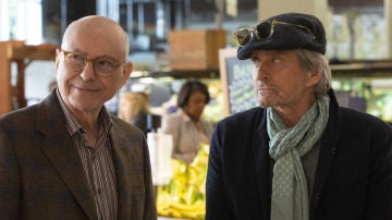Alan Arkin y Michael Douglas en 'El método Kominsky'