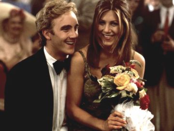 Jay Mohr y Jennifer Aniston en 'Picture Perfect'