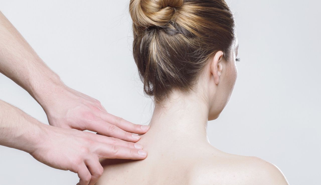 Teletrabajo: 4 ejercicios para aliviar el dolor de espalda y cuidar tu postura al trabajar