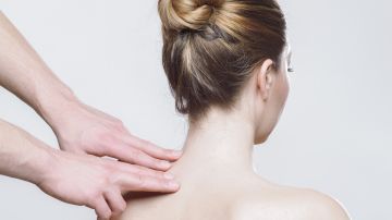 Teletrabajo: 4 ejercicios para aliviar el dolor de espalda y cuidar tu postura al trabajar