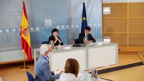 La ministra de Educación, Isabel Celaá, y el de Sanidad, Salvador Illa, durante la reunión. La ministra de Educación, Isabel Celaá, y el de Sanidad, Salvador Illa, durante la reunión.