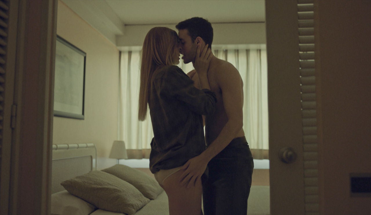 Una noche de sexo, el íntimo encuentro de Álex con la enfermera antes de descubrirlo todo Una noche de sexo, el íntimo encuentro de Álex con la enfermera antes de descubrirlo todo