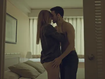 Una noche de sexo, el íntimo encuentro de Álex con la enfermera antes de descubrirlo todo Una noche de sexo, el íntimo encuentro de Álex con la enfermera antes de descubrirlo todo