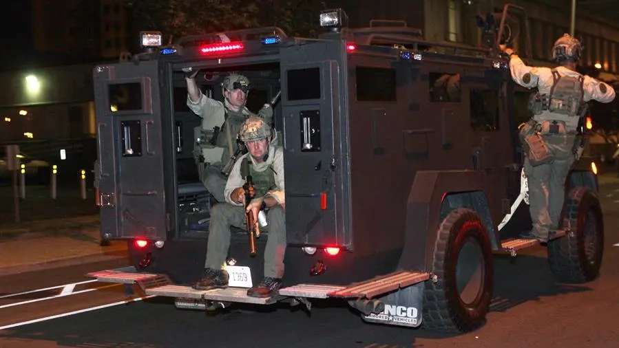 Dos polic&iacute;as heridos de bala en las protestas en Louisville tras la absoluci&oacute;n en el caso Breonna Taylor