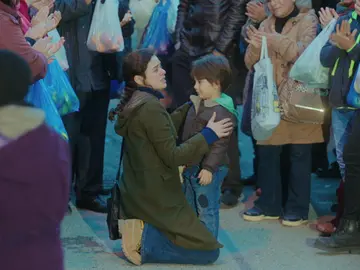 Doruk se pierde por las calles de Estambul pero Bahar le encuentra gracias a la canción de 'Sonrisas y lágrimas' Doruk se pierde por las calles de Estambul pero Bahar le encuentra gracias a la canción de 'Sonrisas y lágrimas'