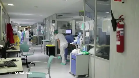 Los ingresos de enfermos por coronavirus en planta y camas UCI se duplican en un mes en España Los ingresos de enfermos por coronavirus en planta y camas UCI se duplican en un mes en España