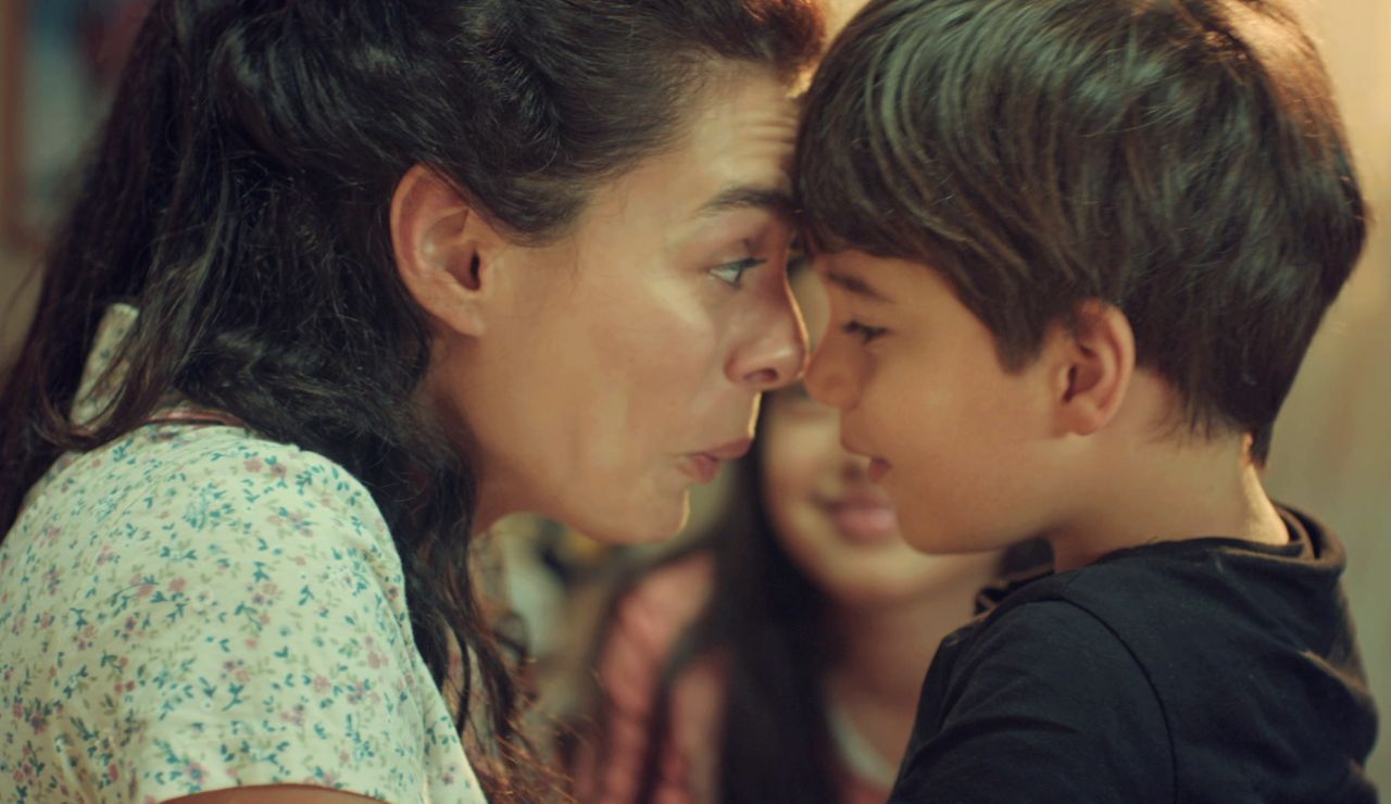 Bahar explica a Nisan y Doruk dónde está su padre: "Nos está mirando desde su escondite siempre" Bahar explica a Nisan y Doruk dónde está su padre: "Nos está mirando desde su escondite siempre"