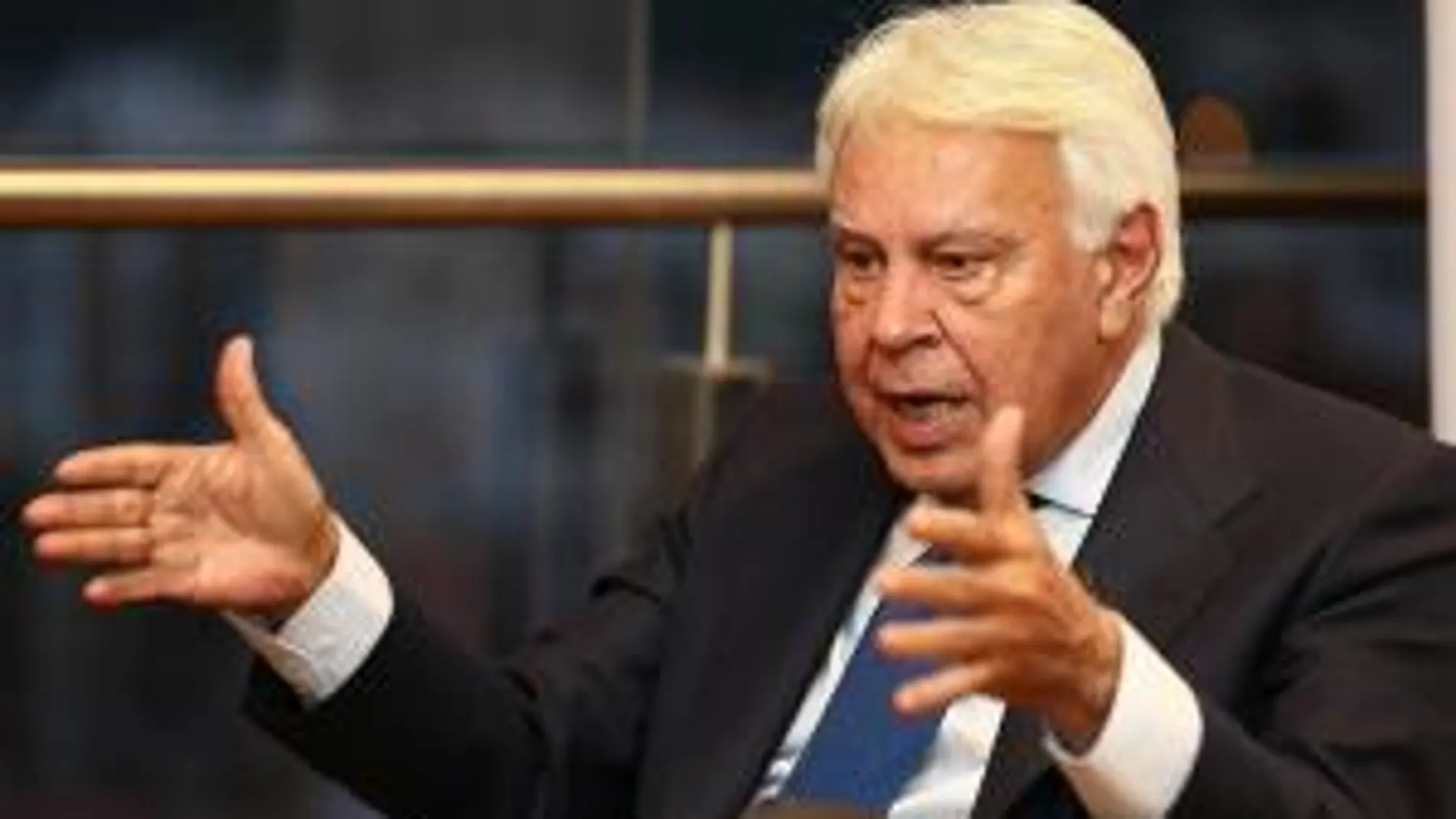 Felipe González critica a Pedro Sánchez Felipe González critica a Pedro Sánchez