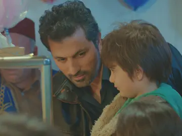 El dulce y 'paternal' detalle de Arif con Nisan y Doruk El dulce y 'paternal' detalle de Arif con Nisan y Doruk