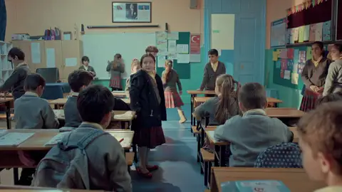 La felicidad de Nisan por poder llegar a clase con zapatos 'nuevos' La felicidad de Nisan por poder llegar a clase con zapatos 'nuevos'