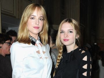 Las hermanas Dakota Johnson y Stella del Carmen Banderas
