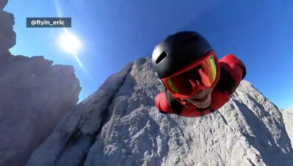 Nunca antes se había visto un salto base así: la espectacular secuencia de Eric Magut en los Dolomitas