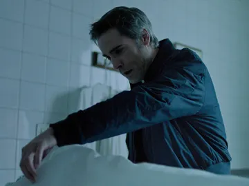 Julia y Hugo asaltan el CIM: ¿Han dado con el cadáver de Marta? Julia y Hugo asaltan el CIM: ¿Han dado con el cadáver de Marta?