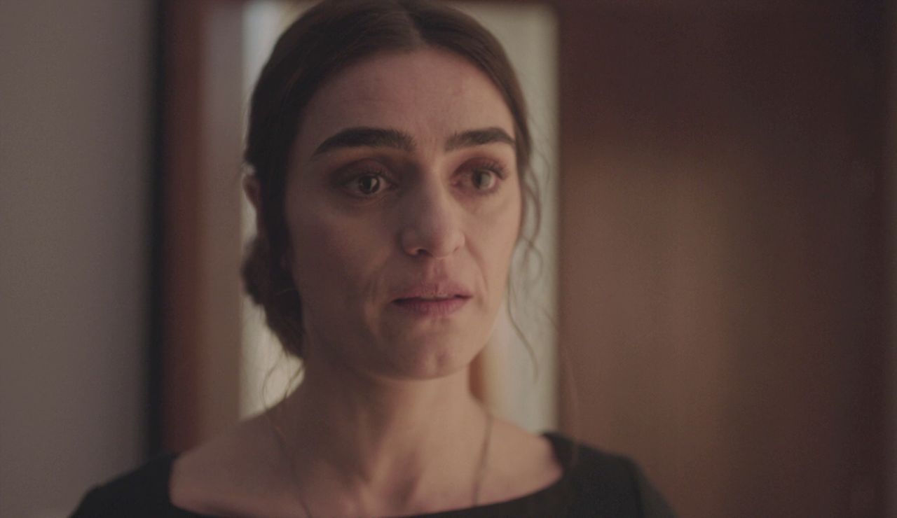 Julia le planta cara a Alma sin miedo: "No somos como usted" Julia le planta cara a Alma sin miedo: "No somos como usted"
