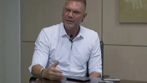 Nacho Vidal habla por primera vez de la muerte del fotógrafo José Luis Abad: "El volvió a la vida y empezó a revolverse por el suelo" Nacho Vidal habla por primera vez de la muerte del fotógrafo José Luis Abad: "El volvió a la vida y empezó a revolverse por el suelo"