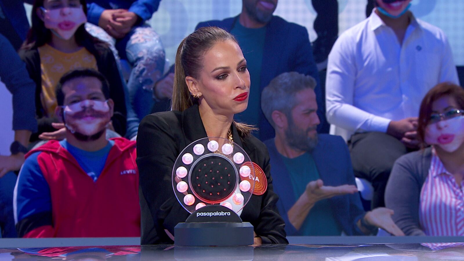 El divertido rifirrafe de Roberto Leal y Eva González: “Vamos a llevarnos bien, yo no voy a ‘La Voz’ y agarro las sillas de los coaches”