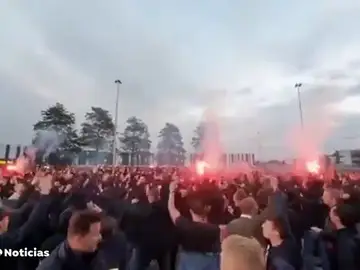 Cientos de aficionados se concentran en Holanda con permiso del alcalde para ver un partido de Europa League Cientos de aficionados se concentran en Holanda con permiso del alcalde para ver un partido de Europa League