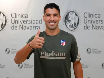 Luis Suárez pasa reconocimiento médico con el Atlético Luis Suárez pasa reconocimiento médico con el Atlético