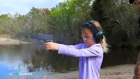 Autumn, la niña de siete años que maneja todo tipo de armas en Estados Unidos Autumn, la niña de siete años que maneja todo tipo de armas en Estados Unidos